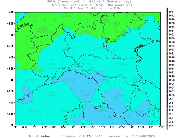 thumb_bolam_zoom_2025070100_03_mslp%shd+cnt_wind10%barb.webp