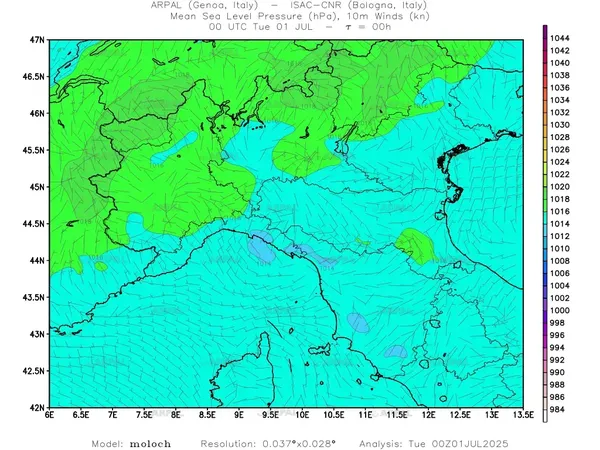 thumb_moloch_zoom_2025070100_00_mslp%shd+cnt_wind10%barb.webp
