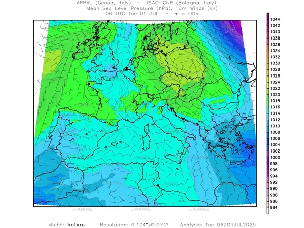 thumb_bolam_all_2025070106_00_mslp%shd+cnt_wind10%barb2.webp