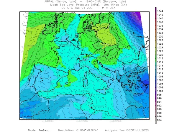 thumb_bolam_all_2025070106_03_mslp%shd+cnt_wind10%barb2.webp