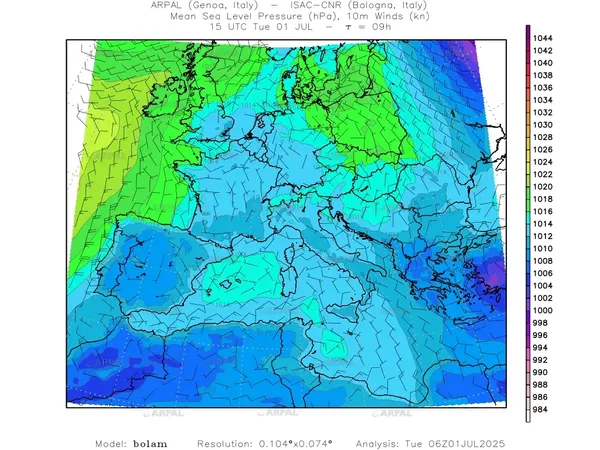 thumb_bolam_all_2025070106_09_mslp%shd+cnt_wind10%barb2.webp
