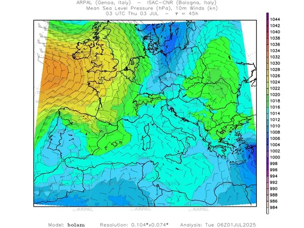 thumb_bolam_all_2025070106_45_mslp%shd+cnt_wind10%barb2.webp