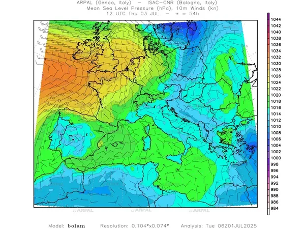 thumb_bolam_all_2025070106_54_mslp%shd+cnt_wind10%barb2.webp