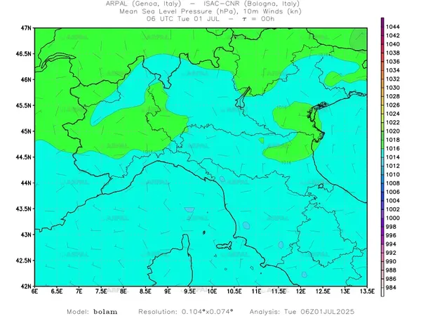 thumb_bolam_zoom_2025070106_00_mslp%shd+cnt_wind10%barb.webp