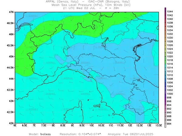 thumb_bolam_zoom_2025070106_39_mslp%shd+cnt_wind10%barb.webp