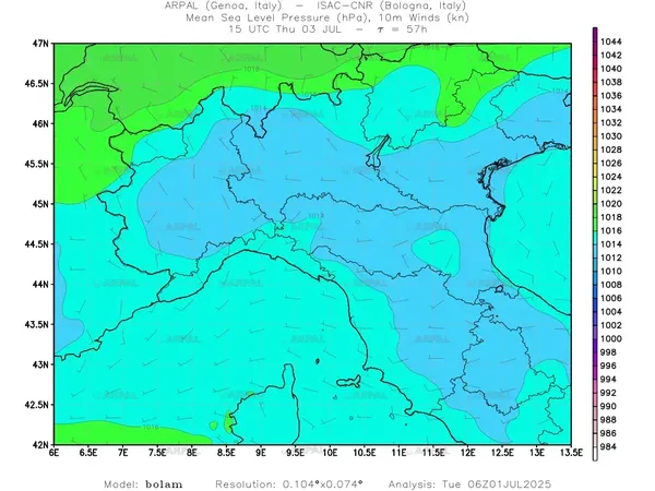 thumb_bolam_zoom_2025070106_57_mslp%shd+cnt_wind10%barb.webp