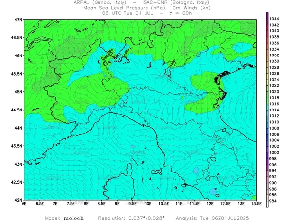 thumb_moloch_zoom_2025070106_00_mslp%shd+cnt_wind10%barb.webp