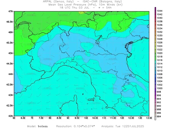 thumb_bolam_zoom_2025070112_54_mslp%shd+cnt_wind10%barb.webp