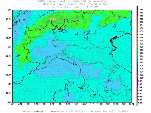 thumb_moloch_zoom_2025070112_09_mslp%shd+cnt_wind10%barb.webp