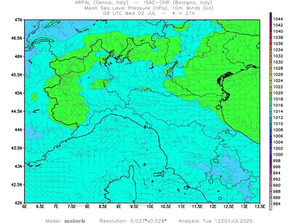 thumb_moloch_zoom_2025070112_21_mslp%shd+cnt_wind10%barb.webp
