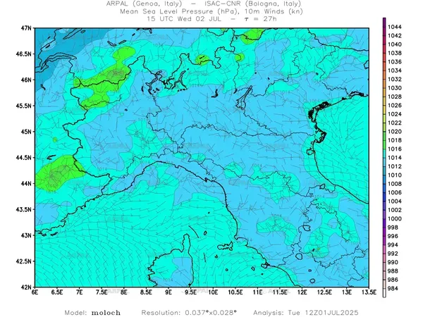 thumb_moloch_zoom_2025070112_27_mslp%shd+cnt_wind10%barb.webp