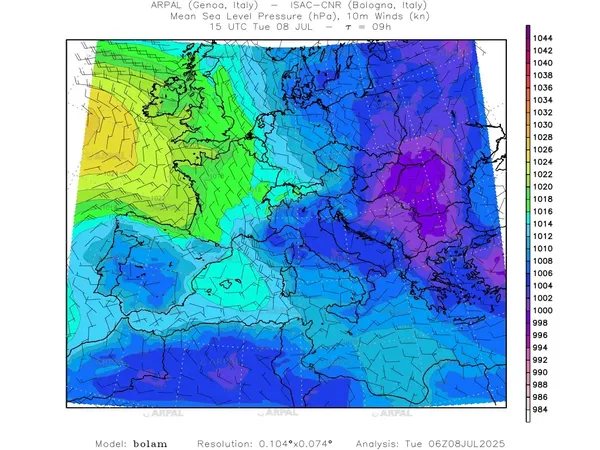 thumb_bolam_all_2025070806_09_mslp%shd+cnt_wind10%barb2.webp