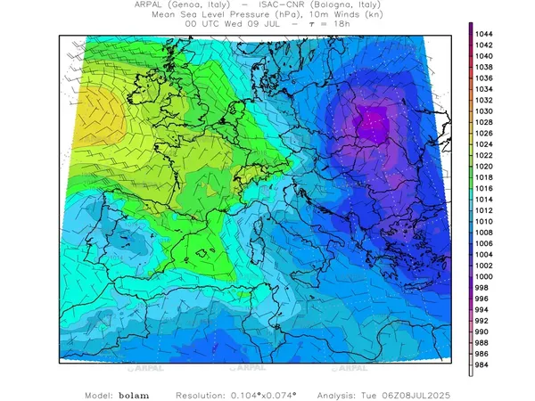 thumb_bolam_all_2025070806_18_mslp%shd+cnt_wind10%barb2.webp