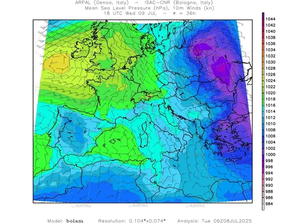 thumb_bolam_all_2025070806_36_mslp%shd+cnt_wind10%barb2.webp
