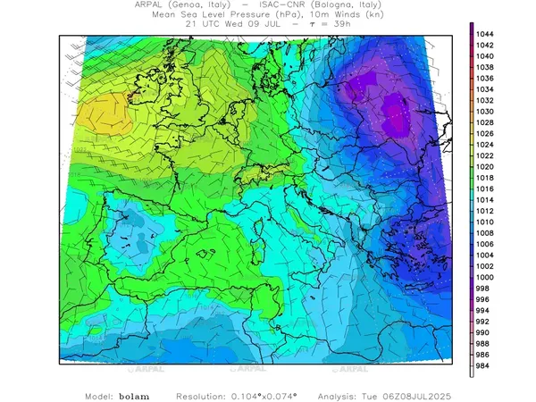 thumb_bolam_all_2025070806_39_mslp%shd+cnt_wind10%barb2.webp