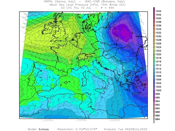 thumb_bolam_all_2025070806_45_mslp%shd+cnt_wind10%barb2.webp
