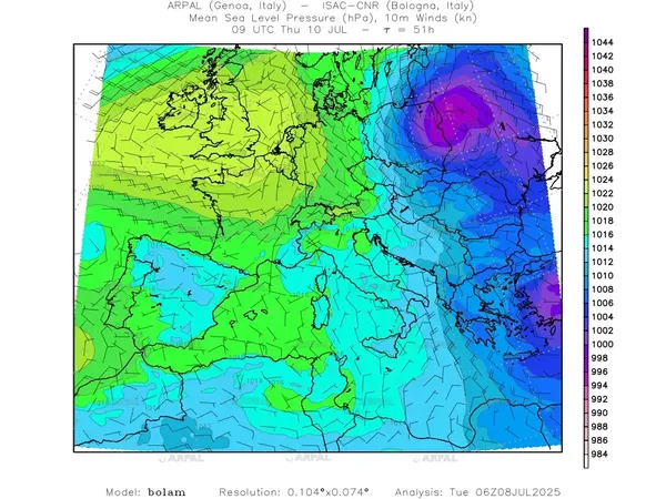 thumb_bolam_all_2025070806_51_mslp%shd+cnt_wind10%barb2.webp