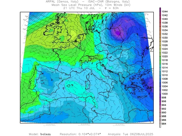 thumb_bolam_all_2025070806_63_mslp%shd+cnt_wind10%barb2.webp
