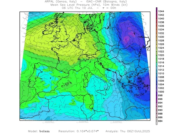 thumb_bolam_all_2025071006_00_mslp%shd+cnt_wind10%barb2.webp