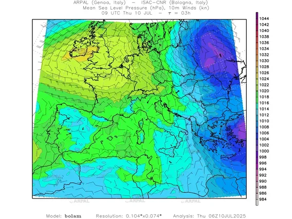 thumb_bolam_all_2025071006_03_mslp%shd+cnt_wind10%barb2.webp
