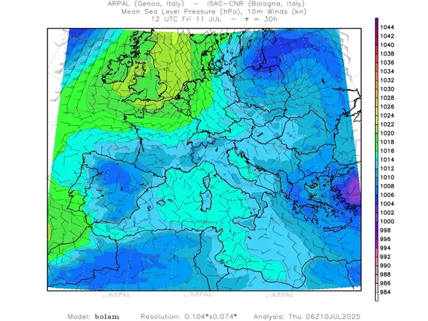 thumb_bolam_all_2025071006_30_mslp%shd+cnt_wind10%barb2.webp