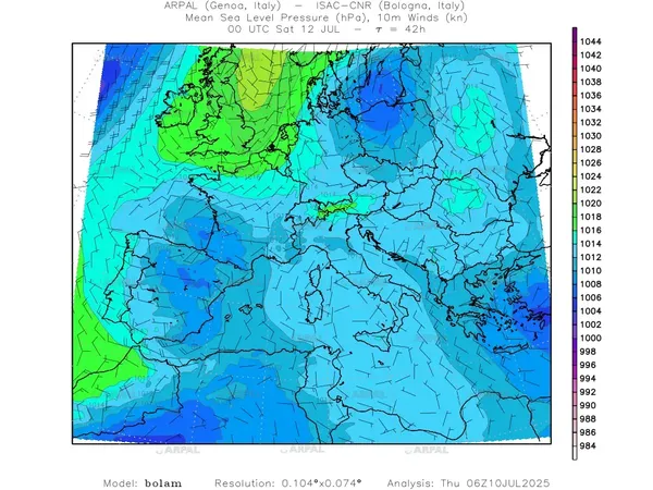 thumb_bolam_all_2025071006_42_mslp%shd+cnt_wind10%barb2.webp