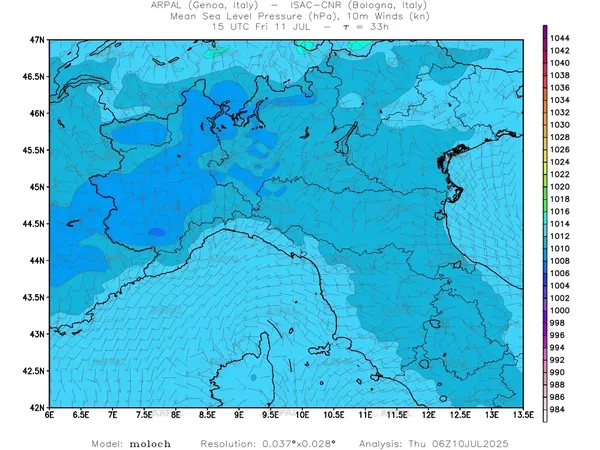 thumb_moloch_zoom_2025071006_33_mslp%shd+cnt_wind10%barb.webp