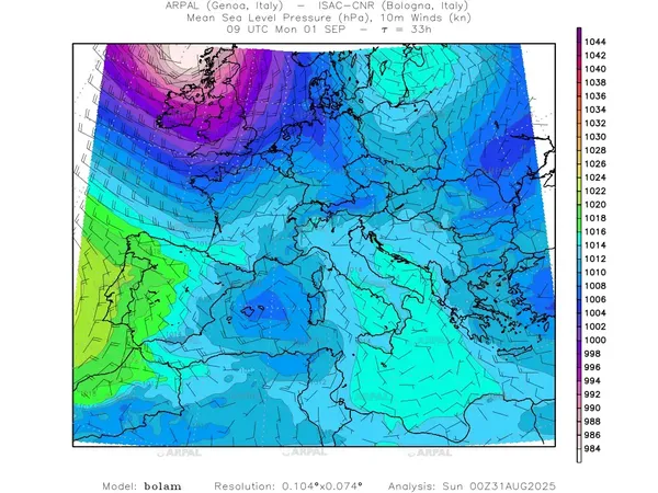 thumb_bolam_all_2025083100_33_mslp%shd+cnt_wind10%barb2.webp