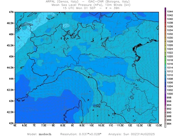 thumb_moloch_zoom_2025083100_39_mslp%shd+cnt_wind10%barb.webp