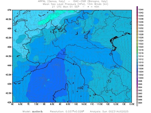 thumb_moloch_zoom_2025083100_45_mslp%shd+cnt_wind10%barb.webp