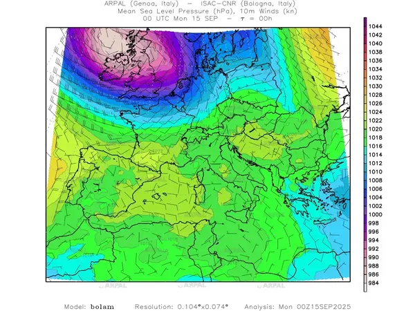 thumb_bolam_all_2025091500_00_mslp%shd+cnt_wind10%barb2.webp