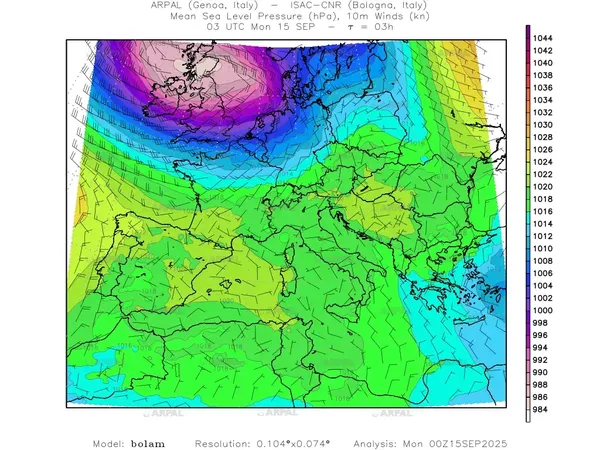 thumb_bolam_all_2025091500_03_mslp%shd+cnt_wind10%barb2.webp