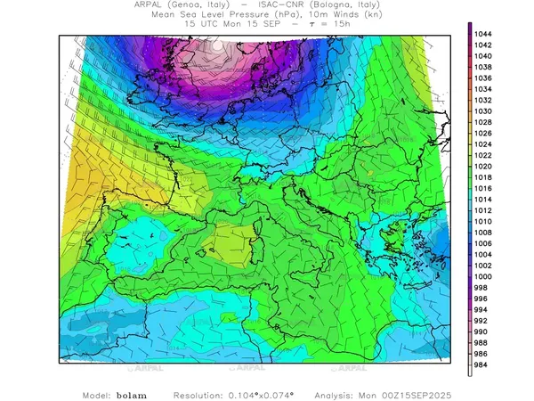 thumb_bolam_all_2025091500_15_mslp%shd+cnt_wind10%barb2.webp