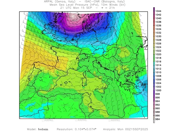 thumb_bolam_all_2025091500_21_mslp%shd+cnt_wind10%barb2.webp