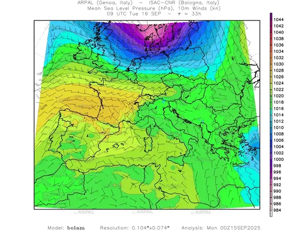 thumb_bolam_all_2025091500_33_mslp%shd+cnt_wind10%barb2.webp