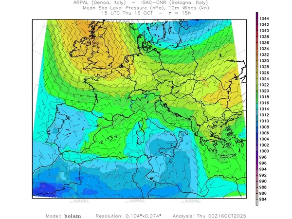 thumb_bolam_all_2025101600_15_mslp%shd+cnt_wind10%barb2.webp