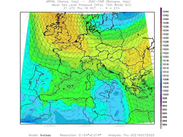 thumb_bolam_all_2025101600_21_mslp%shd+cnt_wind10%barb2.webp