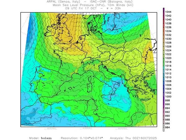 thumb_bolam_all_2025101600_33_mslp%shd+cnt_wind10%barb2.webp