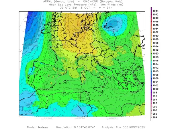 thumb_bolam_all_2025101600_51_mslp%shd+cnt_wind10%barb2.webp