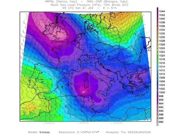 thumb_bolam_all_2026012906_51_mslp%shd+cnt_wind10%barb2.webp