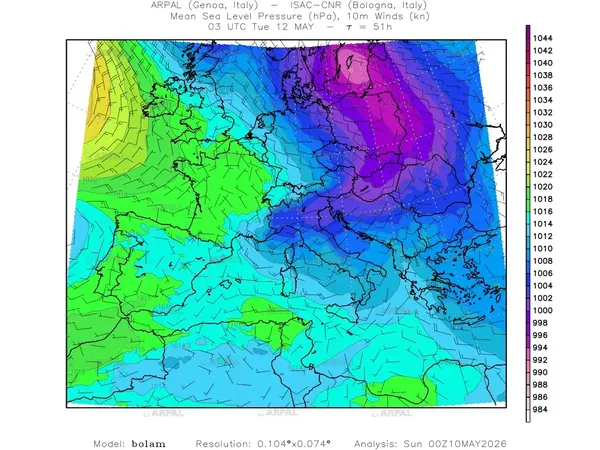 thumb_bolam_all_2026051000_51_mslp%shd+cnt_wind10%barb2.webp