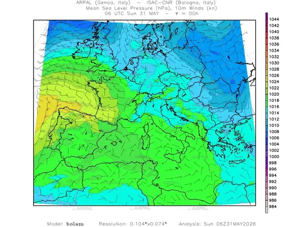 thumb_bolam_all_2026053106_00_mslp%shd+cnt_wind10%barb2.webp