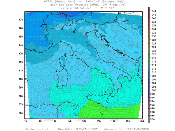 thumb_moloch_all_2026053112_45_mslp%shd+cnt_wind10%barb.webp