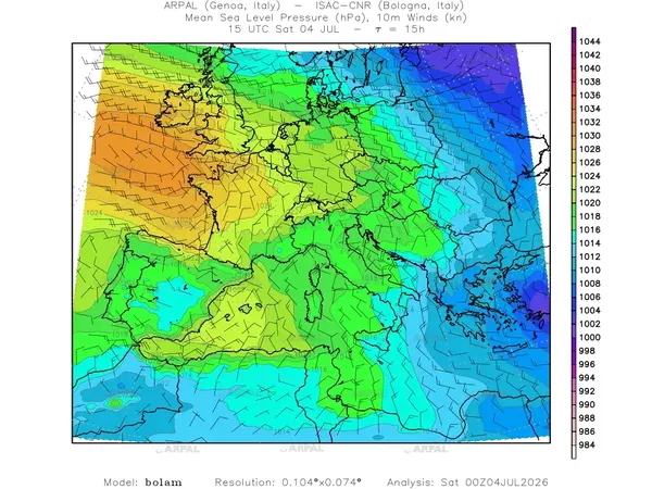 thumb_bolam_all_2026070400_15_mslp%shd+cnt_wind10%barb2.webp