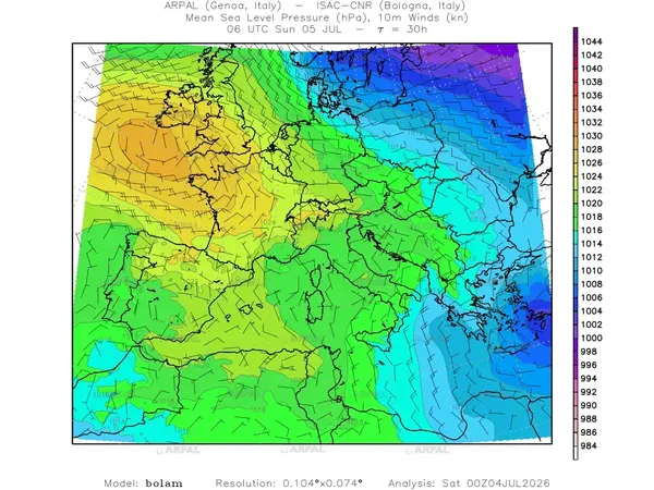 thumb_bolam_all_2026070400_30_mslp%shd+cnt_wind10%barb2.webp