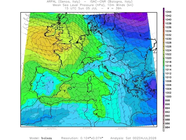thumb_bolam_all_2026070400_39_mslp%shd+cnt_wind10%barb2.webp