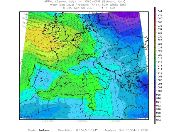thumb_bolam_all_2026070400_42_mslp%shd+cnt_wind10%barb2.webp