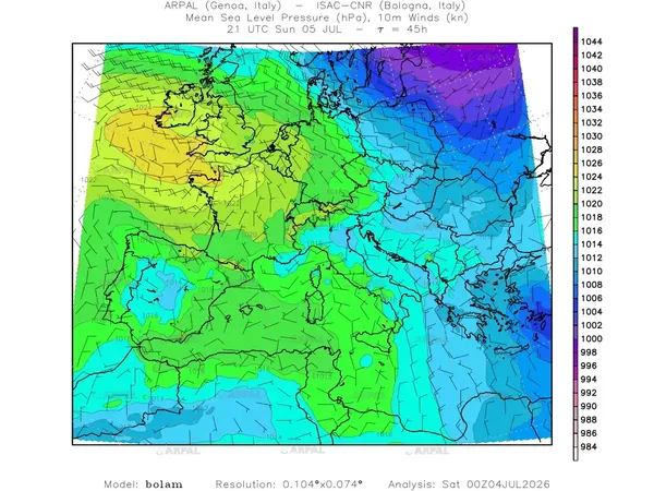 thumb_bolam_all_2026070400_45_mslp%shd+cnt_wind10%barb2.webp