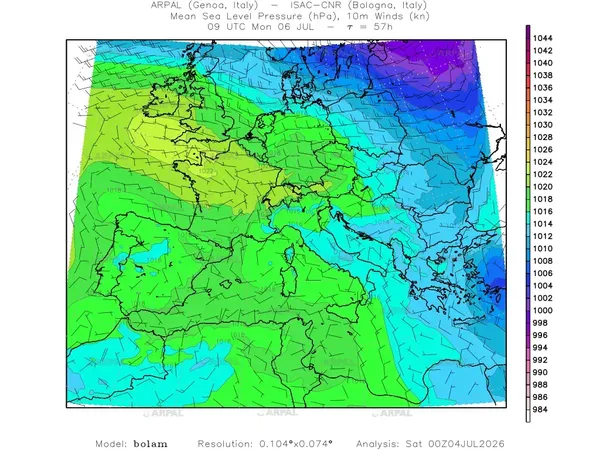 thumb_bolam_all_2026070400_57_mslp%shd+cnt_wind10%barb2.webp