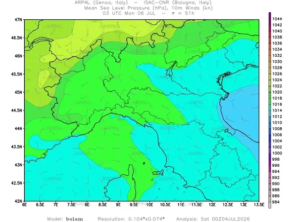 thumb_bolam_zoom_2026070400_51_mslp%shd+cnt_wind10%barb.webp